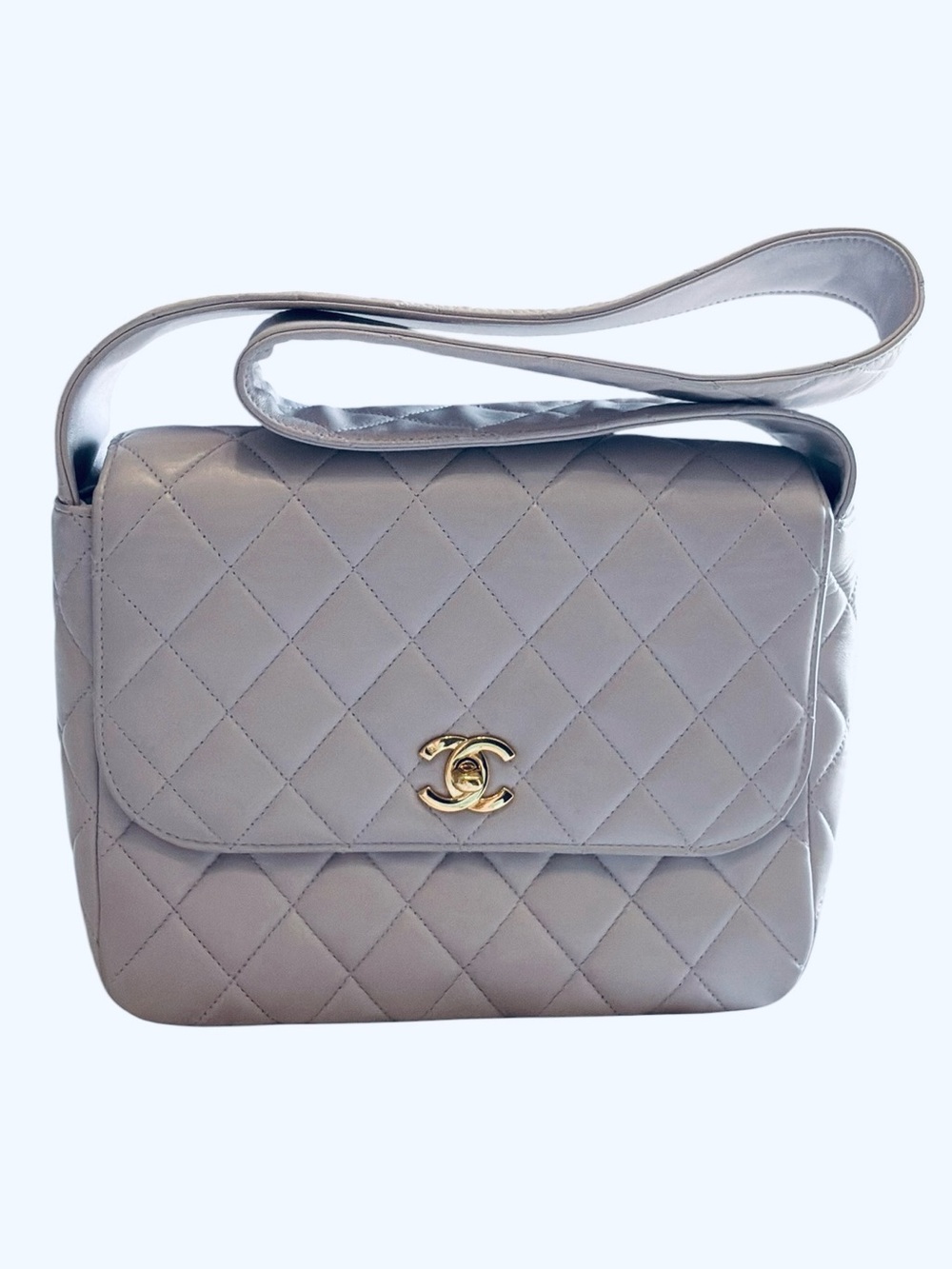 CHANEL Vintage 1996–1997 Lavender Quilted Lambskin Shoulder Bag - Picture 2 of 12